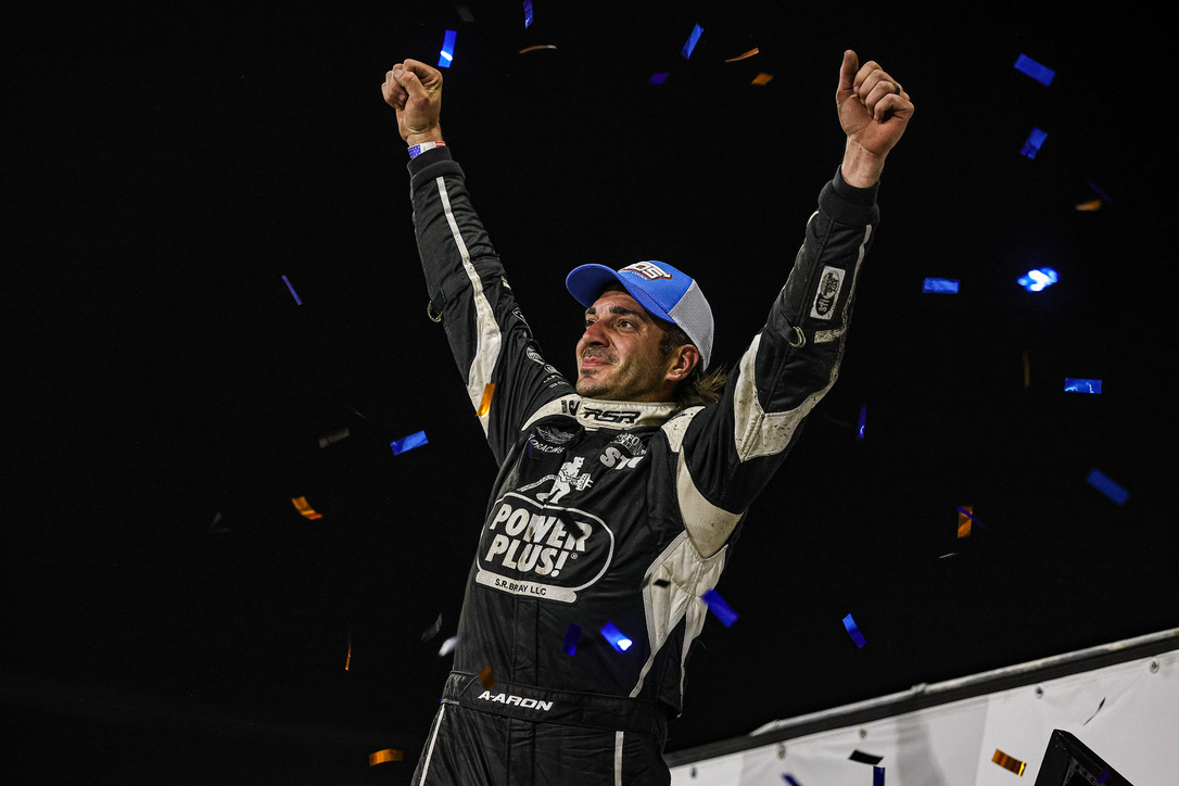 Aaron Reutzel Stays Hot With Dominant Knoxville Victory