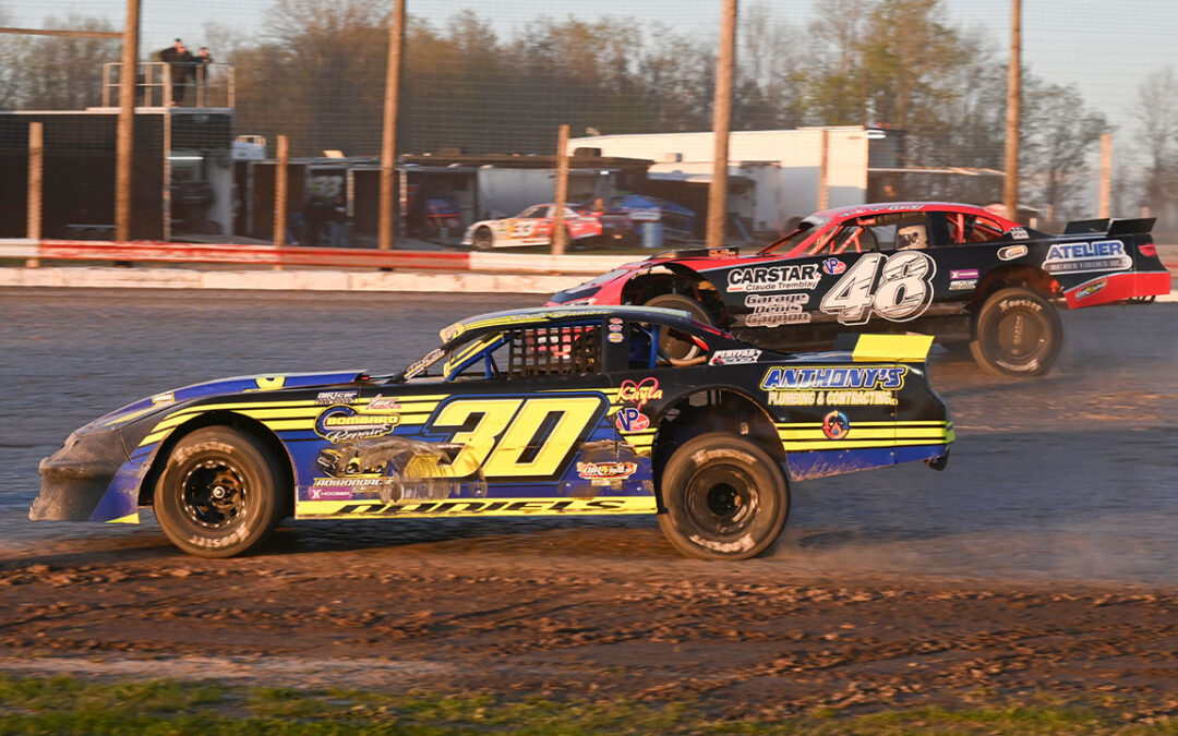 Airborne Hosts DIRTcar Pro Stock Series For Battle On U.S./Canada Border