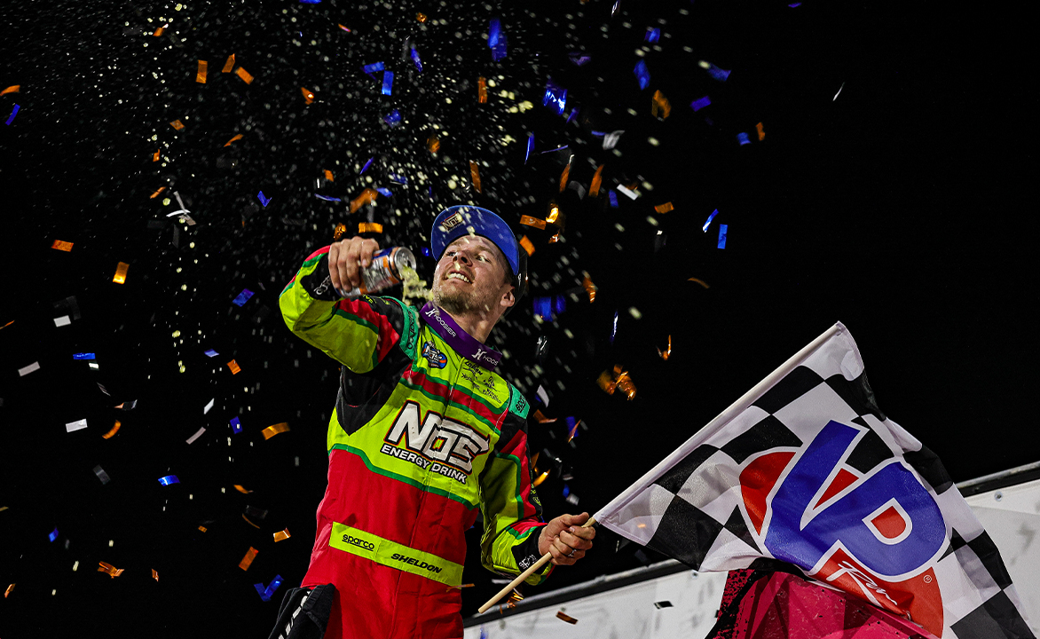 Sheldon Haudenschild Tops Wild Photo Finish To Open Knoxville Nationals